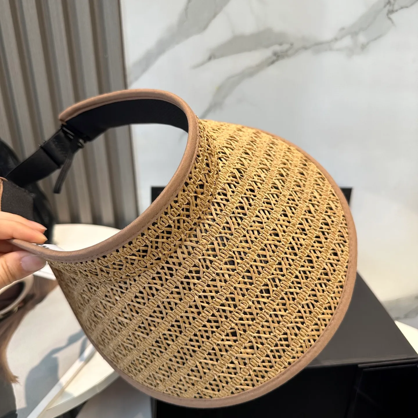 P70💛 Comes with dust bag miumiu 2025 new sun visor hollow top headband hat, 🔆 versatile sun visor ~ a great tool for casual outings, great sun protection! Love it so much 💕