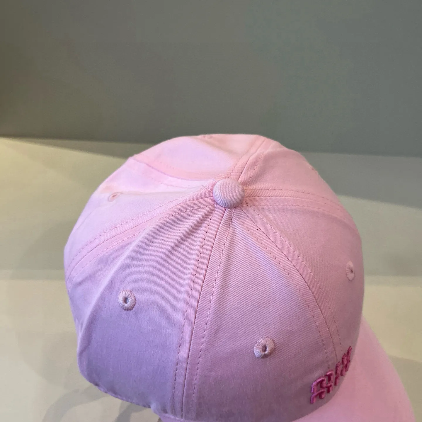 P70 miumiu original spring and summer new baseball cap, authentic mold-making and custom-made, the original workmanship is meticulous and the quality is superb!