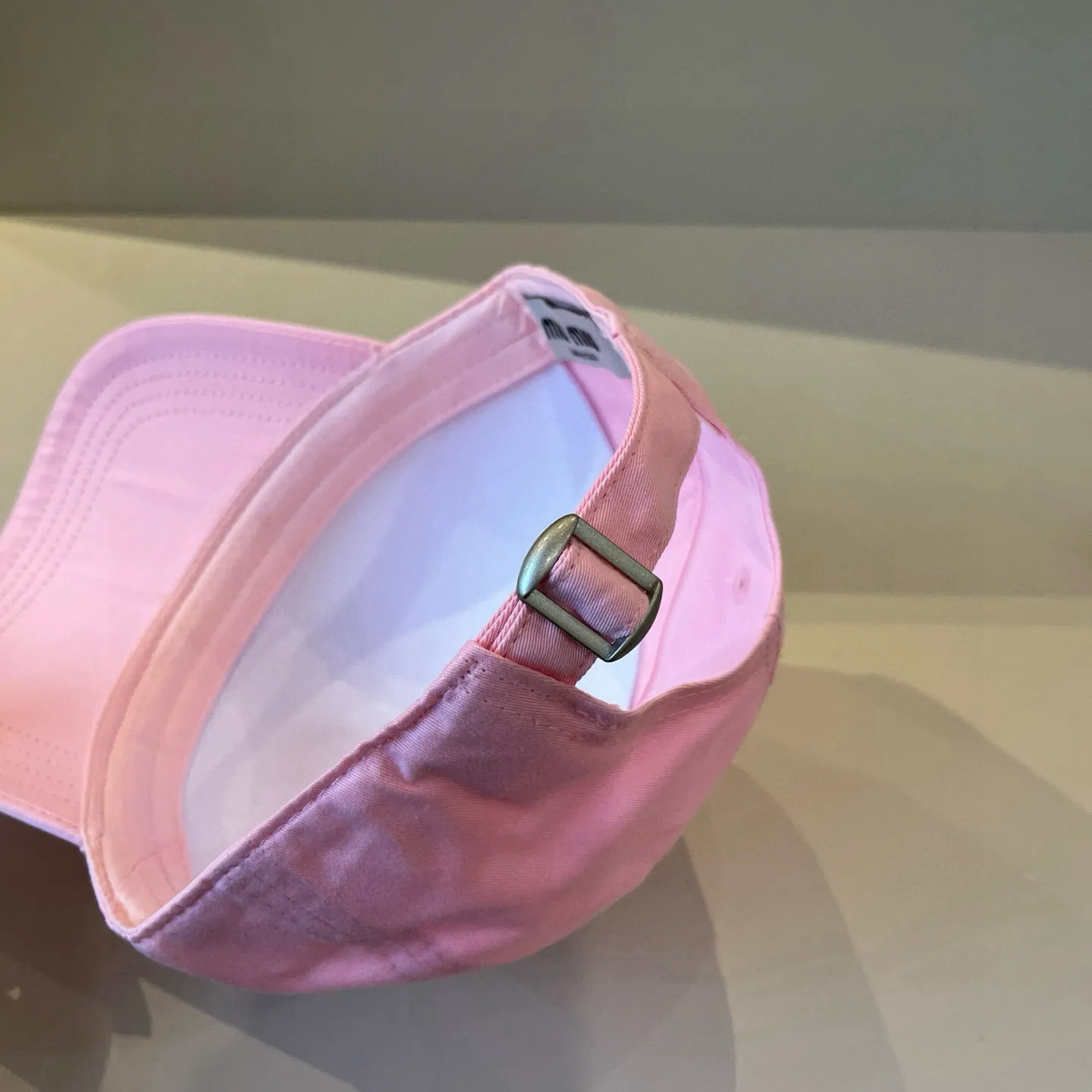 P70 miumiu original spring and summer new baseball cap, authentic mold-making and custom-made, the original workmanship is meticulous and the quality is superb!
