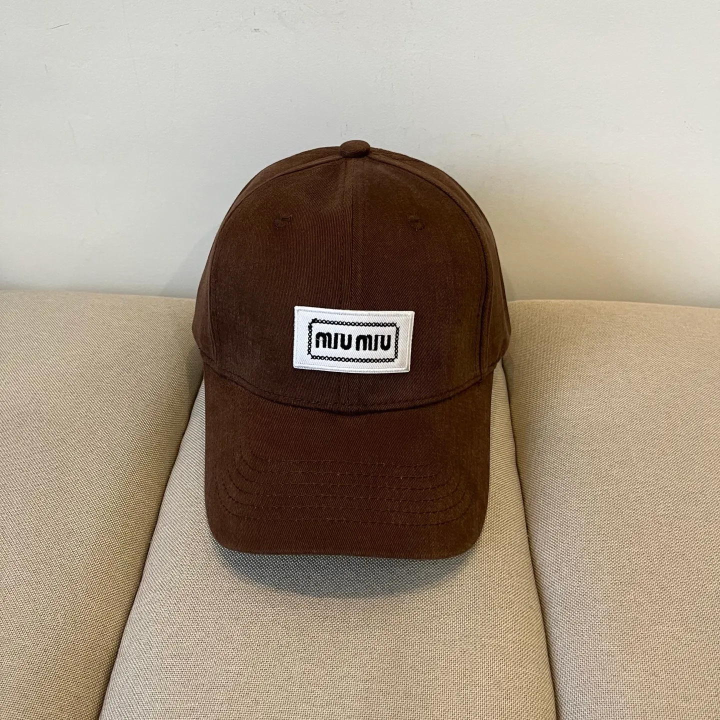 P66 miumiu original spring and summer new baseball cap, authentic mold-making and custom-made, the original workmanship is meticulous and the quality is superb!
