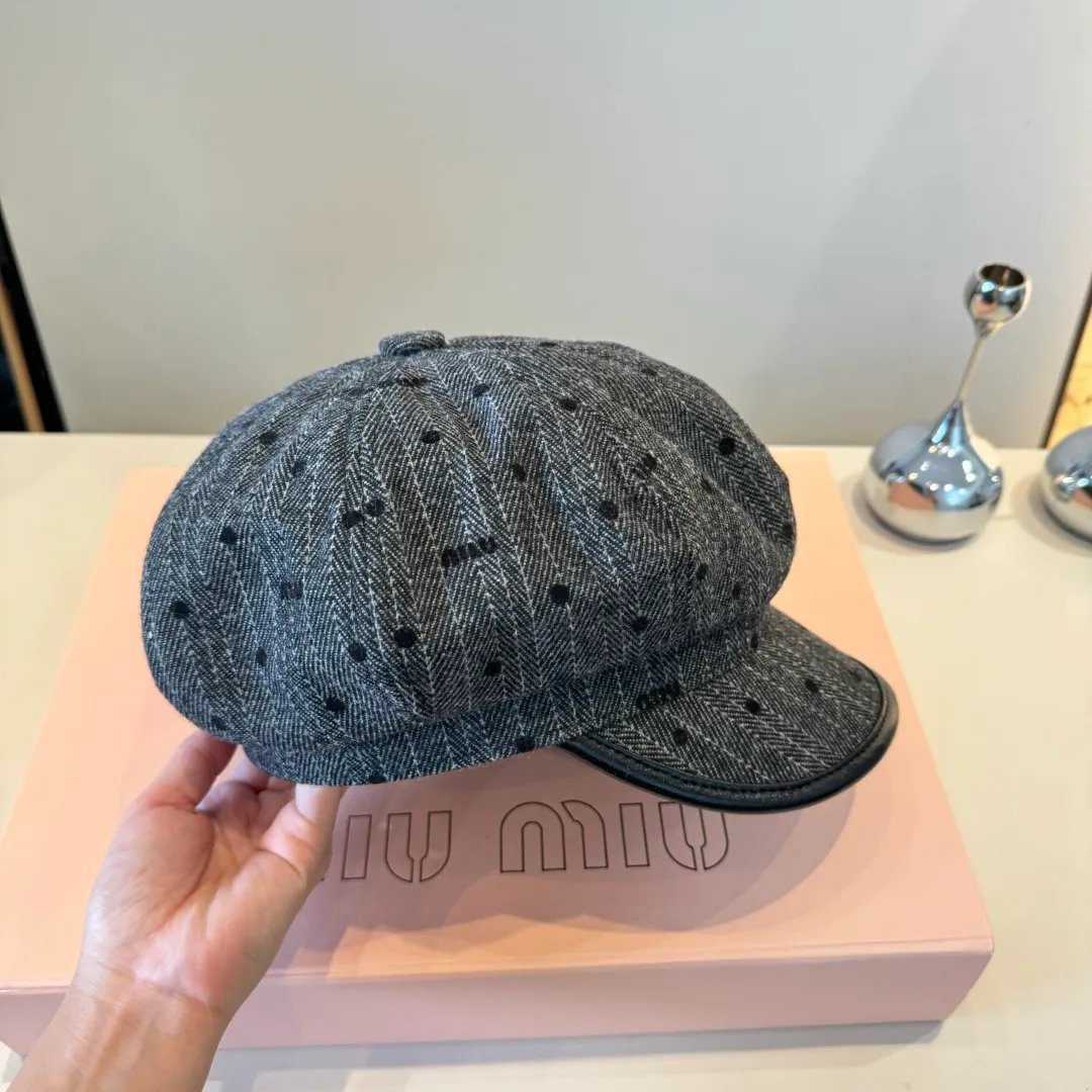 💰100¥ miumiu new duck bill painter's hat, head circumference 57cm