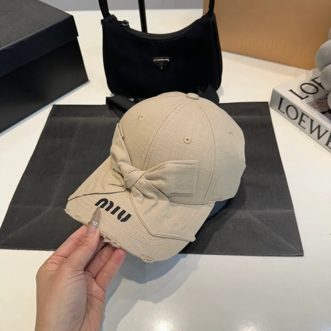 P56 MIUMIU～25 Spring Butterfly New Baseball Cap This hat is so beautiful! The hole design adds a bit of casualness and uninhibitedness, allowing you to easily wear it with casual wear or sportswear.