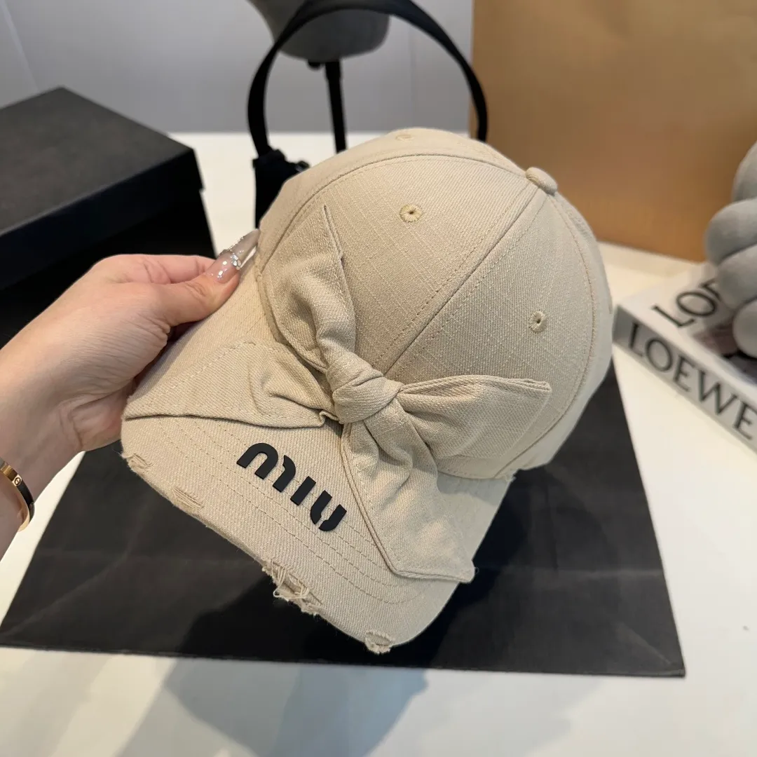 P56 MIUMIU～25 Spring Butterfly New Baseball Cap This hat is so beautiful! The hole design adds a bit of casualness and uninhibitedness, allowing you to easily wear it with casual wear or sportswear.