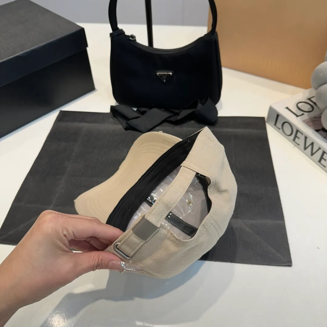 P56 MIUMIU～25 Spring Butterfly New Baseball Cap This hat is so beautiful! The hole design adds a bit of casualness and uninhibitedness, allowing you to easily wear it with casual wear or sportswear.