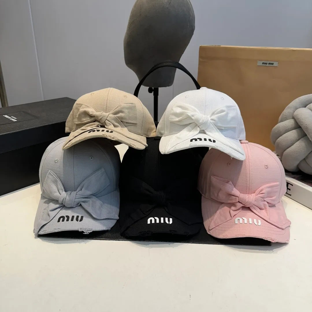 P56 MIUMIU～25 Spring Butterfly New Baseball Cap This hat is so beautiful! The hole design adds a bit of casualness and uninhibitedness, allowing you to easily wear it with casual wear or sportswear.