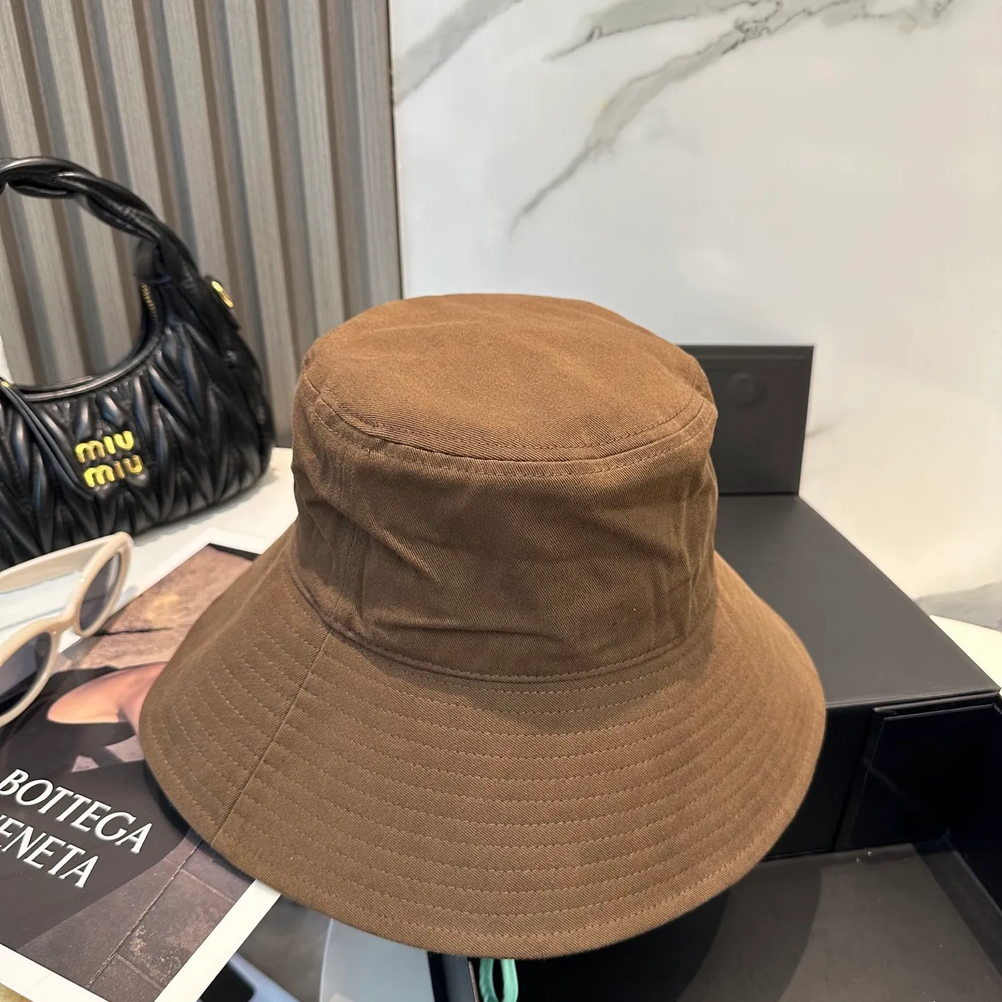 P64 MiuMiu Miu Miu's new fisherman hat | Large brim ~ Increased sun protection range, quality details are in place ~ Hats have always been an inseparable item in daily matching. The fisherman hat will never go out of style. This Miu family has always been loved by everyone. It is casual, versatile, sun-protective and comfortable. It feels very soft but does not affect its shape at all. ​