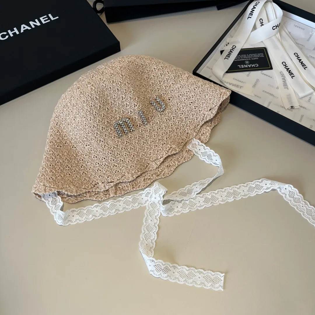 💰100¥ Miumiu new small round hat, with lace windproof rope, small and fresh, head circumference 57