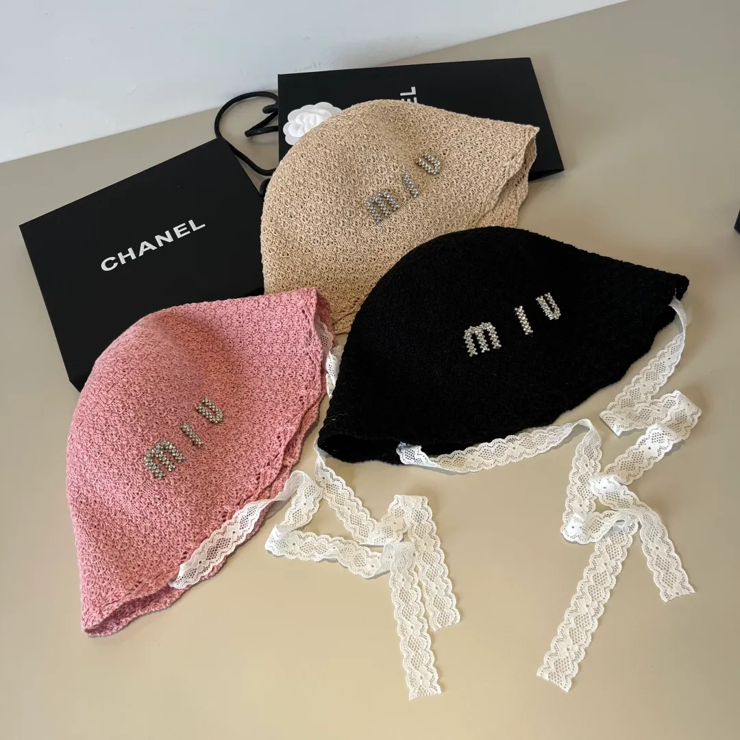 💰100¥ Miumiu new small round hat, with lace windproof rope, small and fresh, head circumference 57