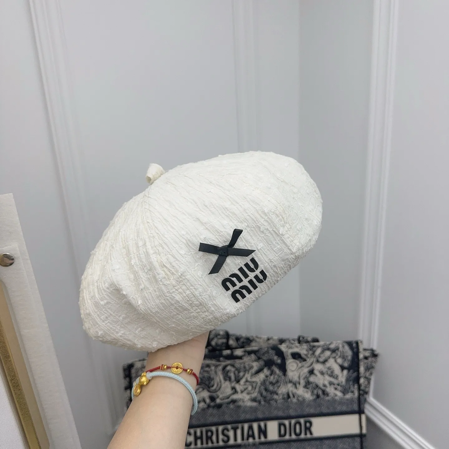 miumiu’s new beret 🤍🖤 Simple and sweet, a must-have in early autumn