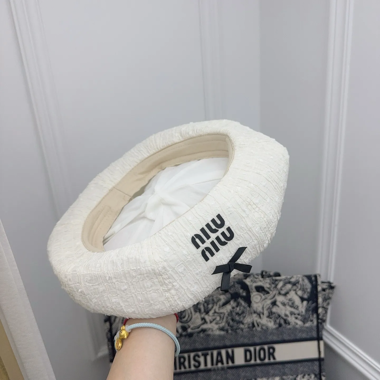 miumiu’s new beret 🤍🖤 Simple and sweet, a must-have in early autumn