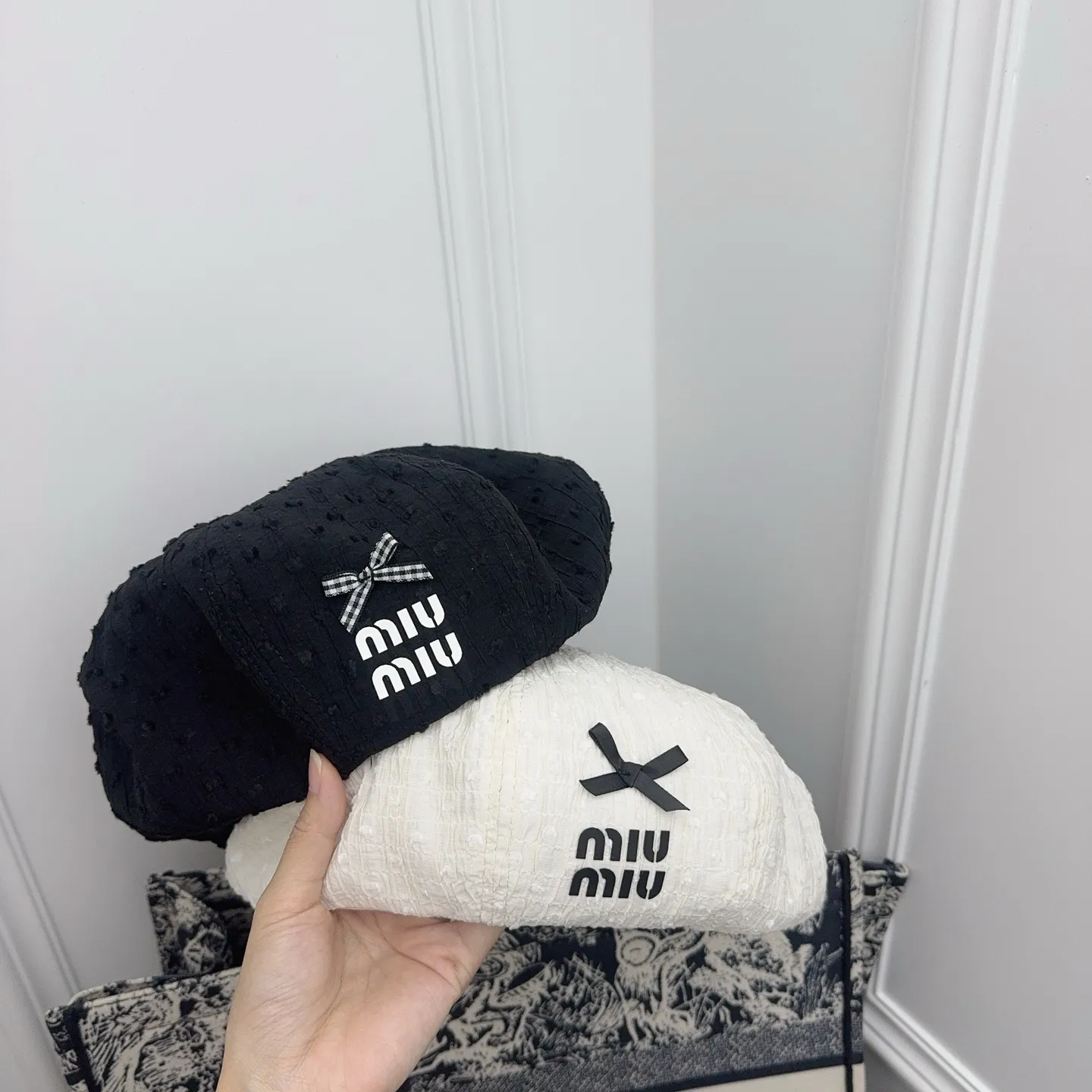 miumiu’s new beret 🤍🖤 Simple and sweet, a must-have in early autumn