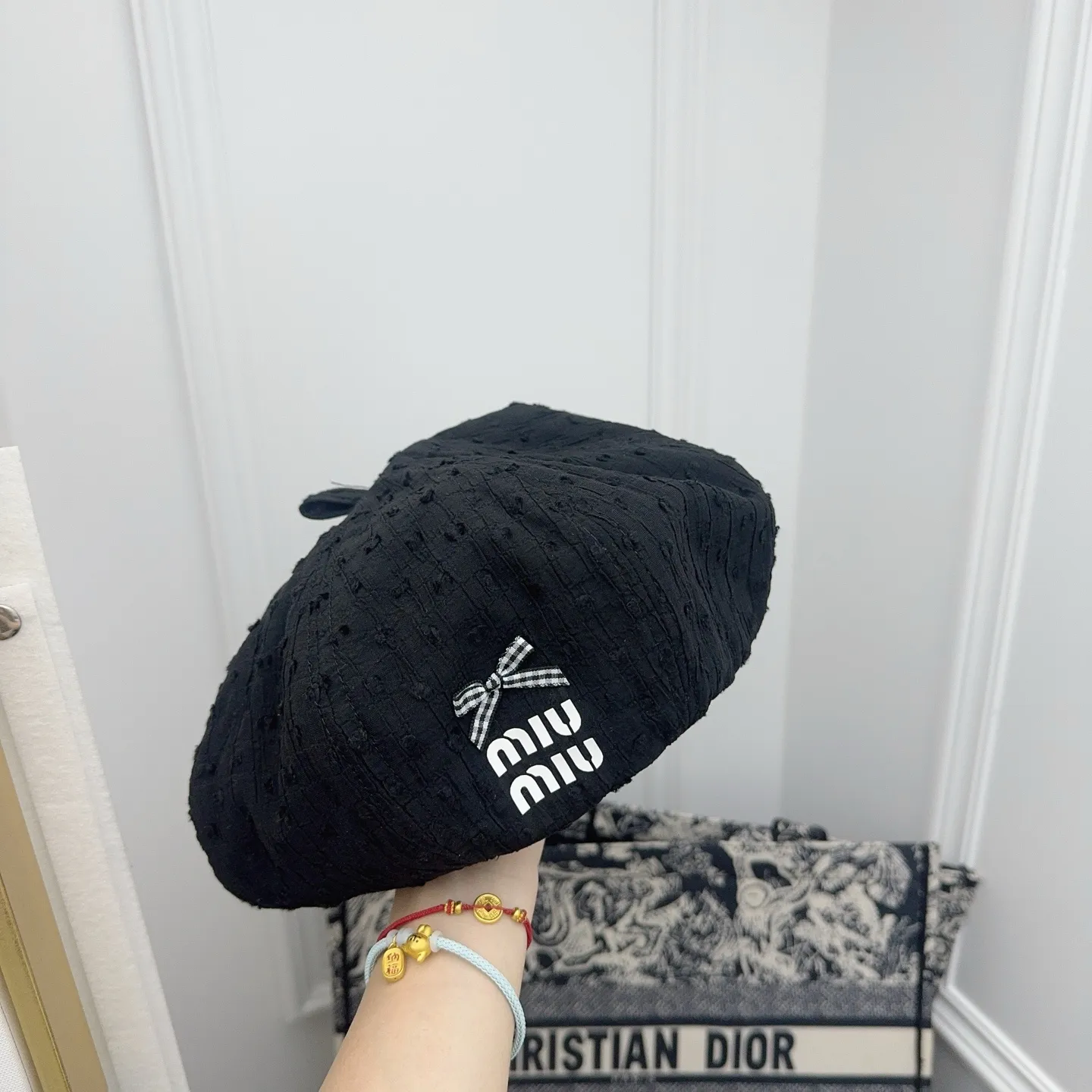 miumiu’s new beret 🤍🖤 Simple and sweet, a must-have in early autumn