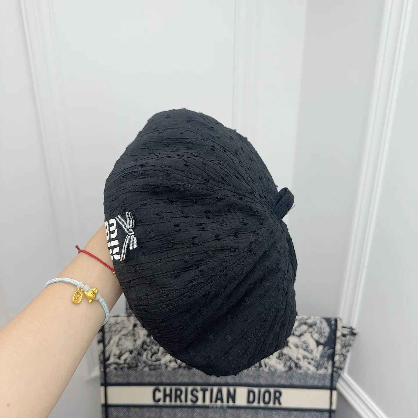 miumiu’s new beret 🤍🖤 Simple and sweet, a must-have in early autumn