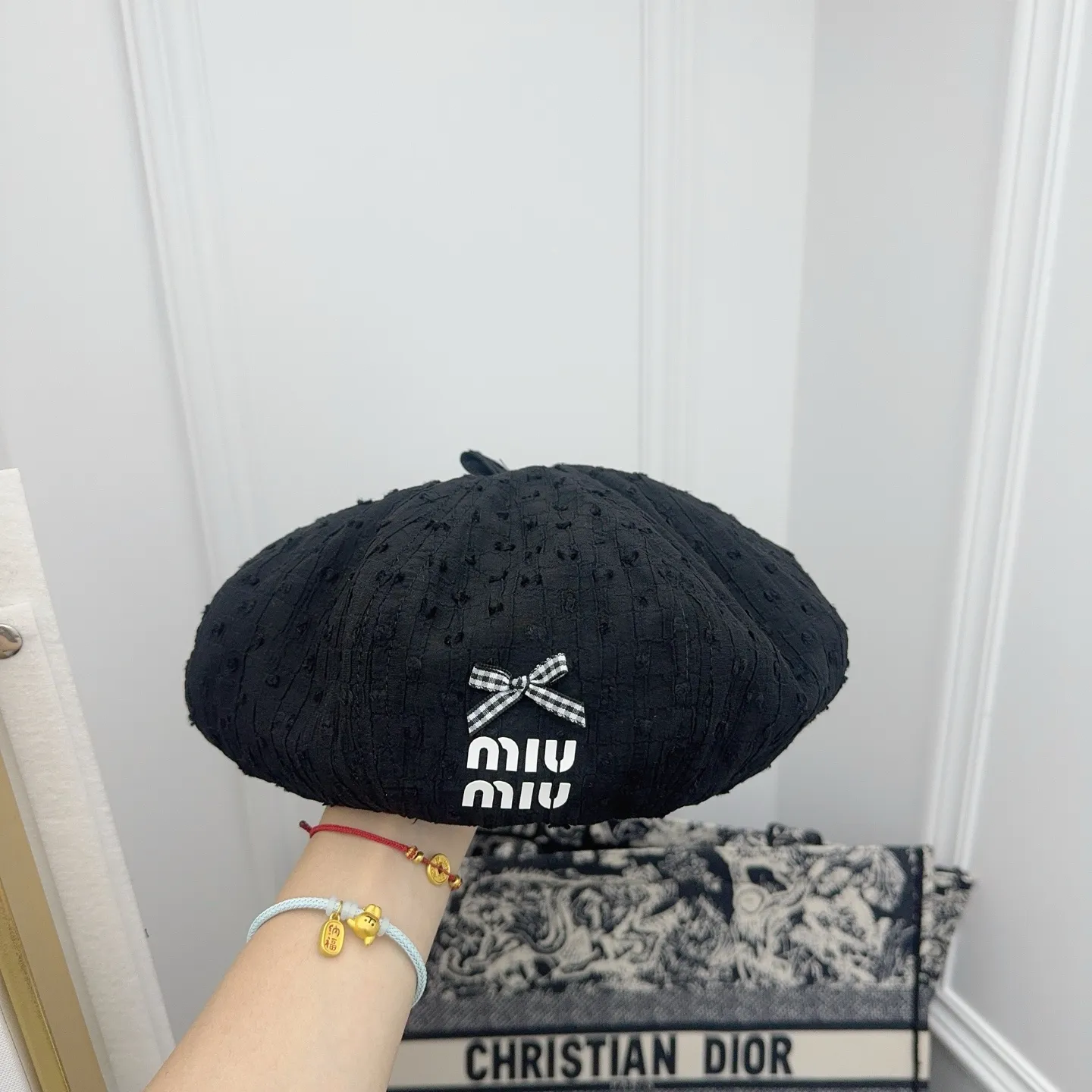 miumiu’s new beret 🤍🖤 Simple and sweet, a must-have in early autumn