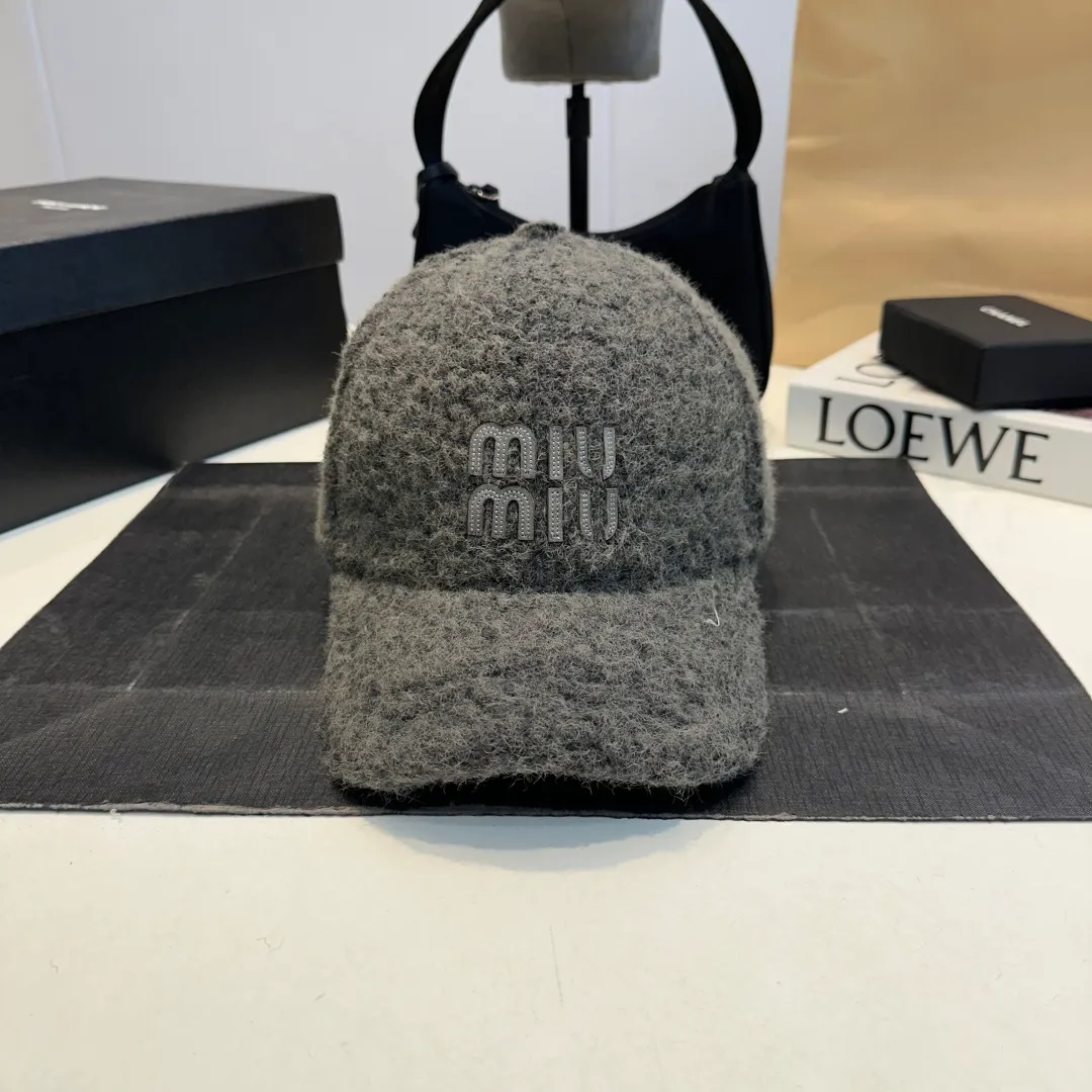 P56 Miumiu Miumiu new order style embroidered baseball cap🧢Big brand style is super easy to match, get it now!