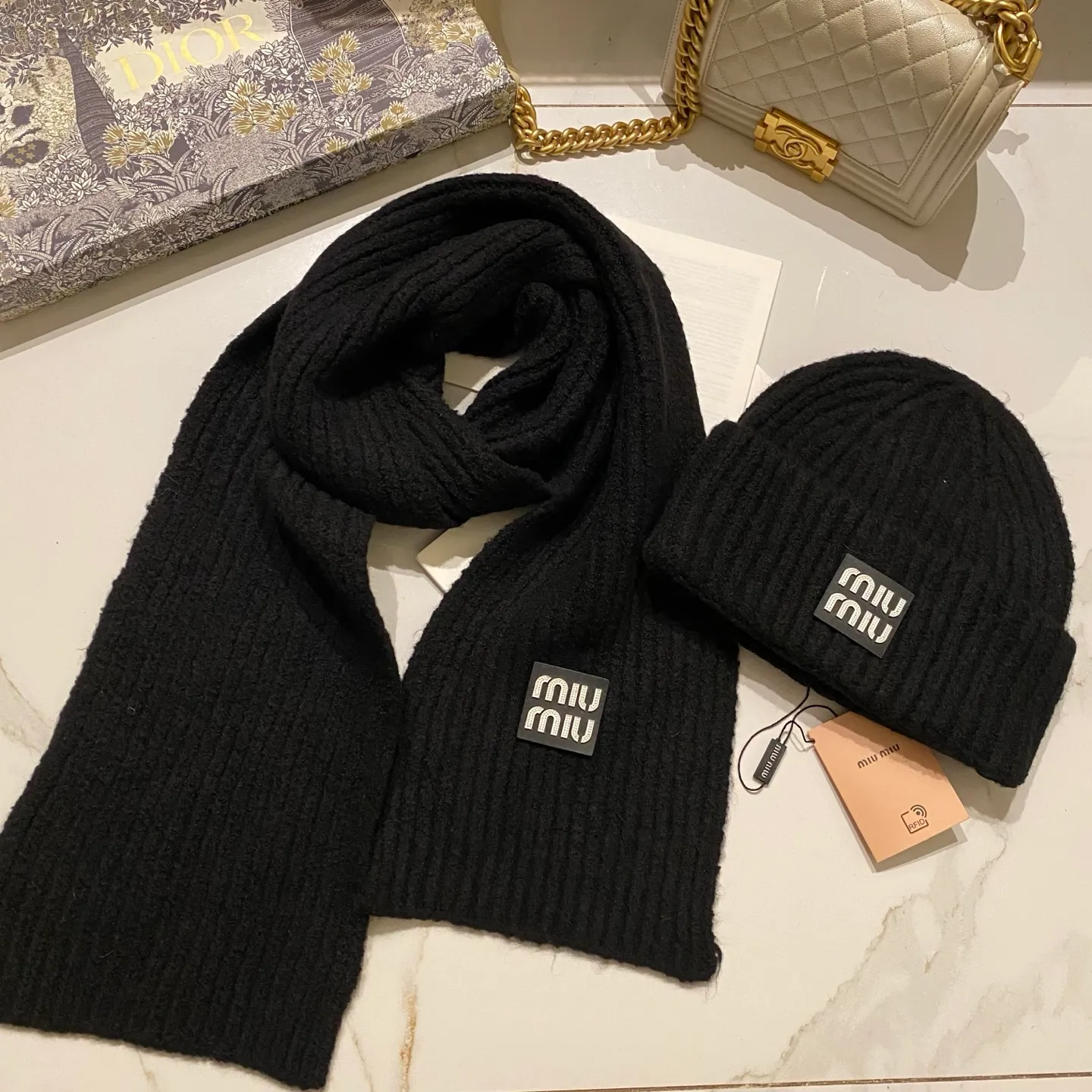 MIUMIU Miu Miu suit knitted hat + scarf