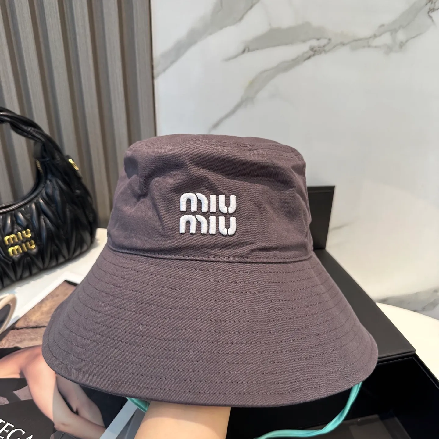 P64 MiuMiu Miu Miu's new fisherman hat | Large brim ~ Increased sun protection range, quality details are in place ~ Hats have always been an inseparable item in daily matching. The fisherman hat will never go out of style. This Miu family has always been loved by everyone. It is casual, versatile, sun-protective and comfortable. It feels very soft but does not affect its shape at all. ​