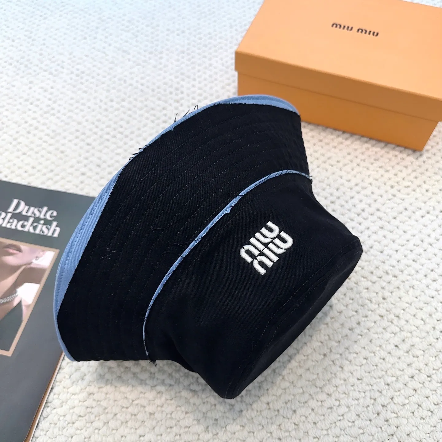 P80 miumiu limited new fisherman hat/baseball cap, a very attractive fisherman hat ~ the same style for men and women. It brings a sense of atmosphere when you go out every day. It feels great to change it occasionally.