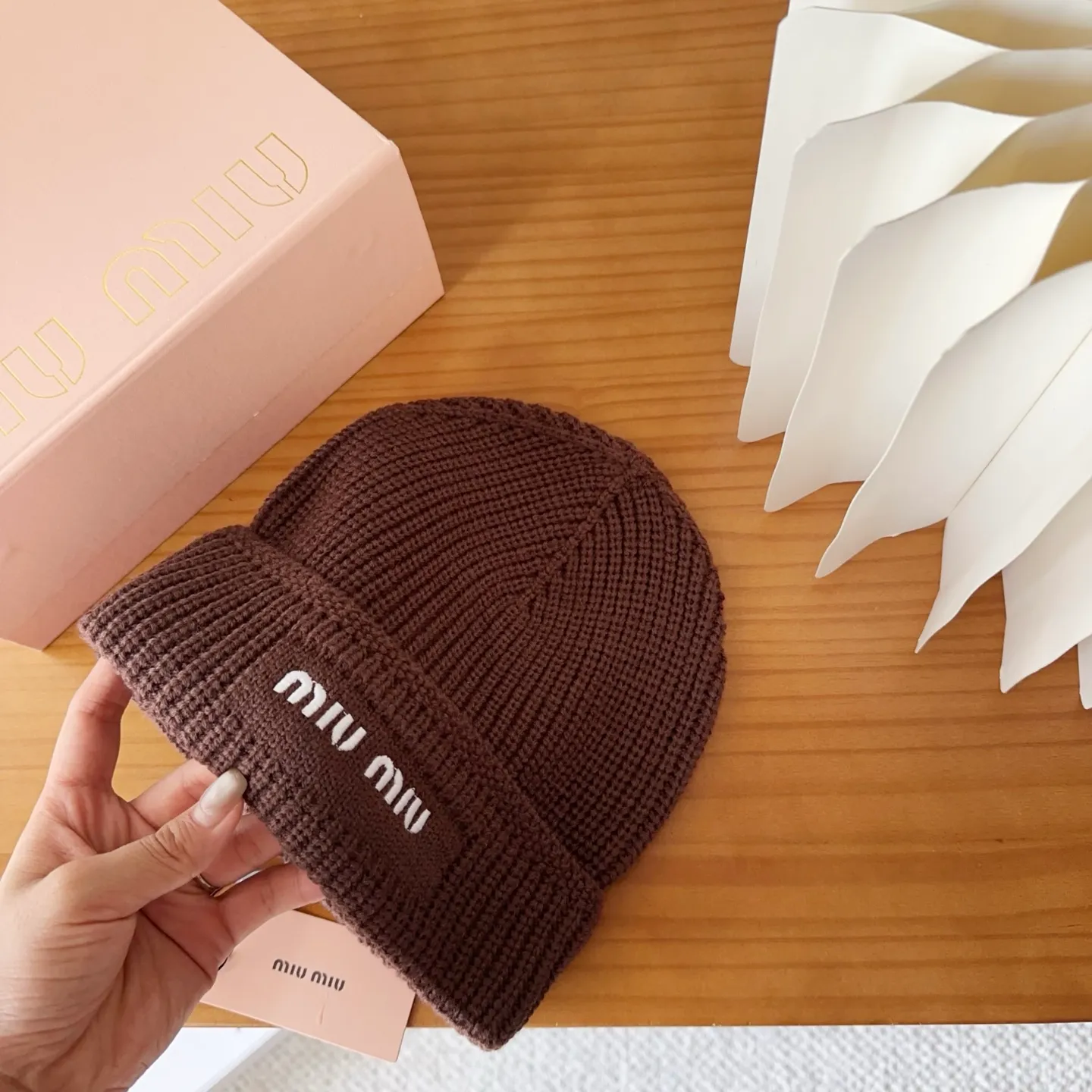 💰64 miumiu’s hot-selling knitted hat at Miu Miu counter! Xiaohongshu’s new product is released, it’s so 🉑️, high-elastic fabric, classic colors, same style for men and women.