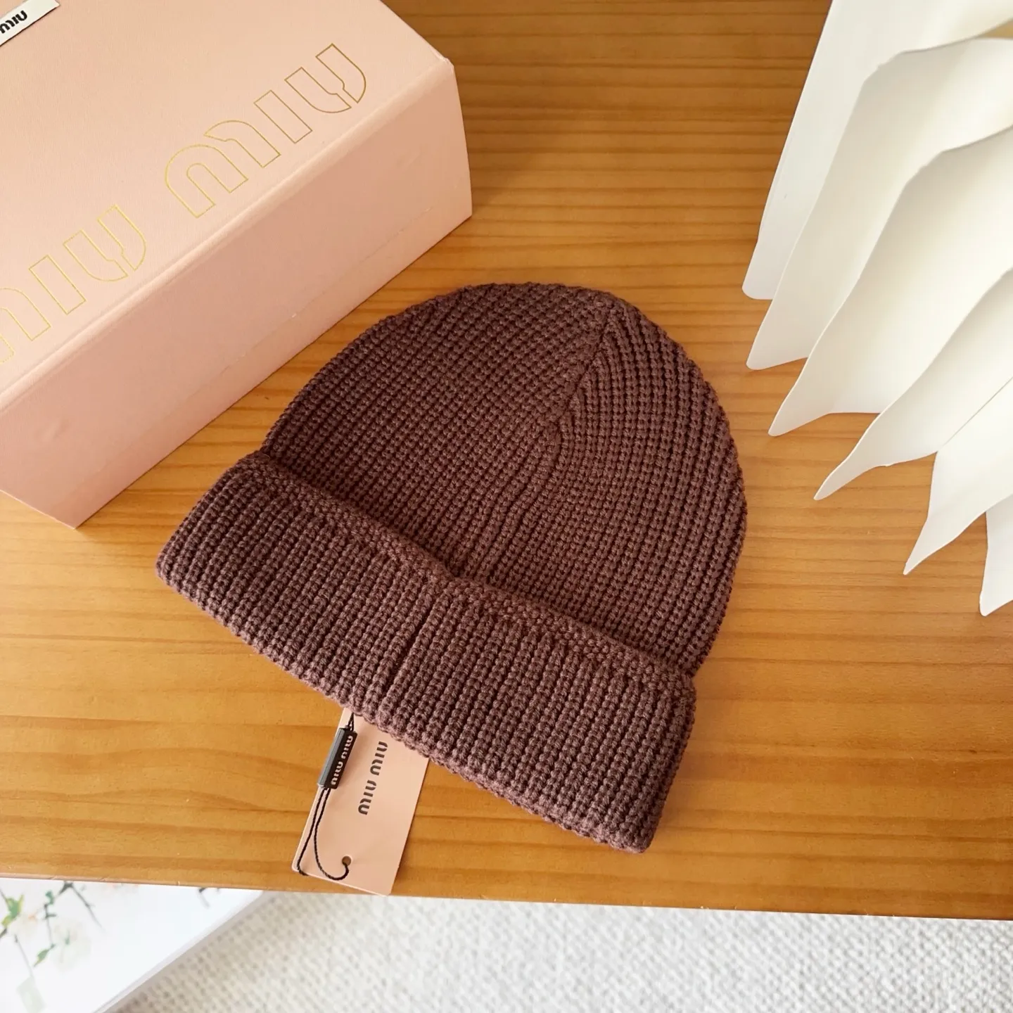 💰64 miumiu’s hot-selling knitted hat at Miu Miu counter! Xiaohongshu’s new product is released, it’s so 🉑️, high-elastic fabric, classic colors, same style for men and women.