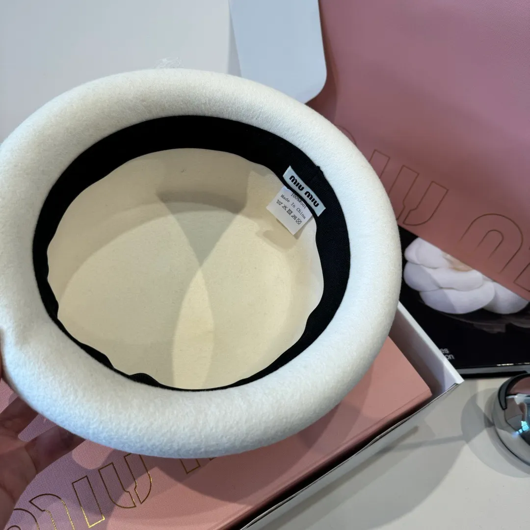 💰220¥ White miumiu new wool 🦙 top hat, beret, super goddess style, advanced custom hat, 100% wool 🦙% fabric, head circumference 57cm
