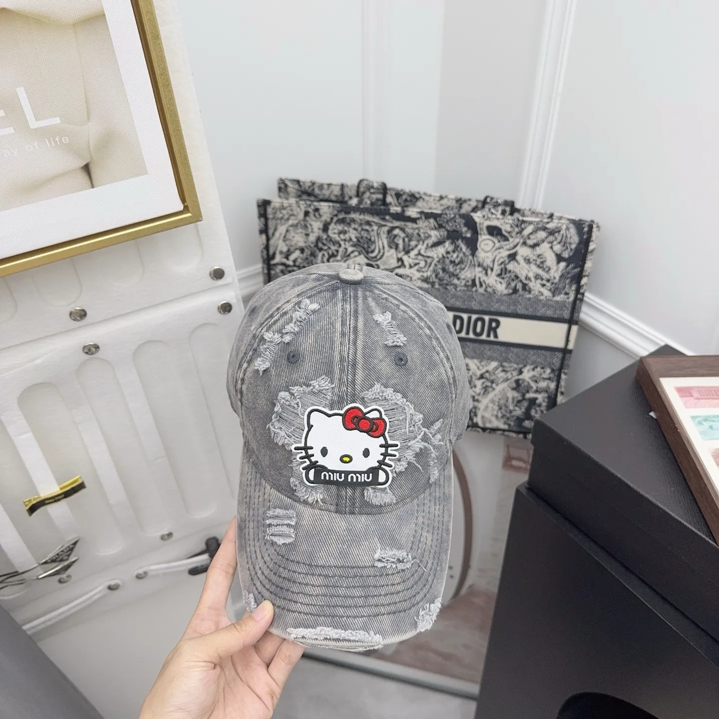 miumiu personalized ripped baseball cap, a must-have for retro fashionistas‼ ️