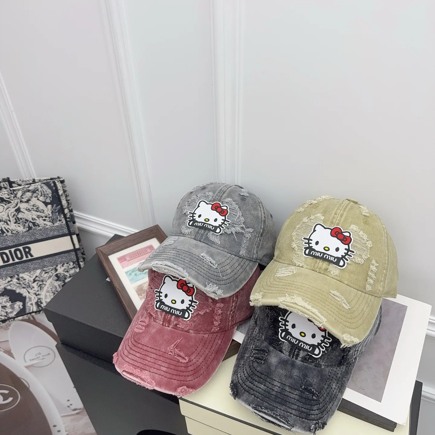 miumiu personalized ripped baseball cap, a must-have for retro fashionistas‼ ️