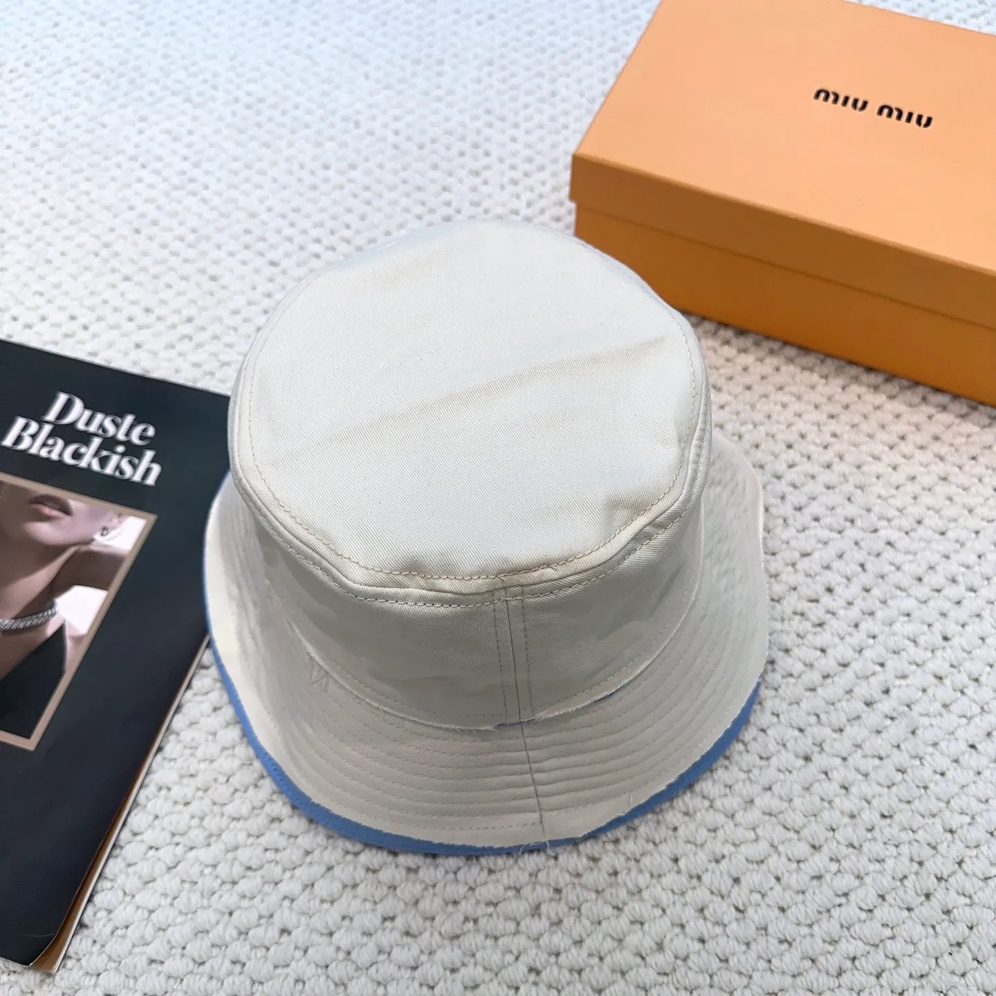 P80 miumiu limited new fisherman hat/baseball cap, a very attractive fisherman hat ~ the same style for men and women. It brings a sense of atmosphere when you go out every day. It feels great to change it occasionally.