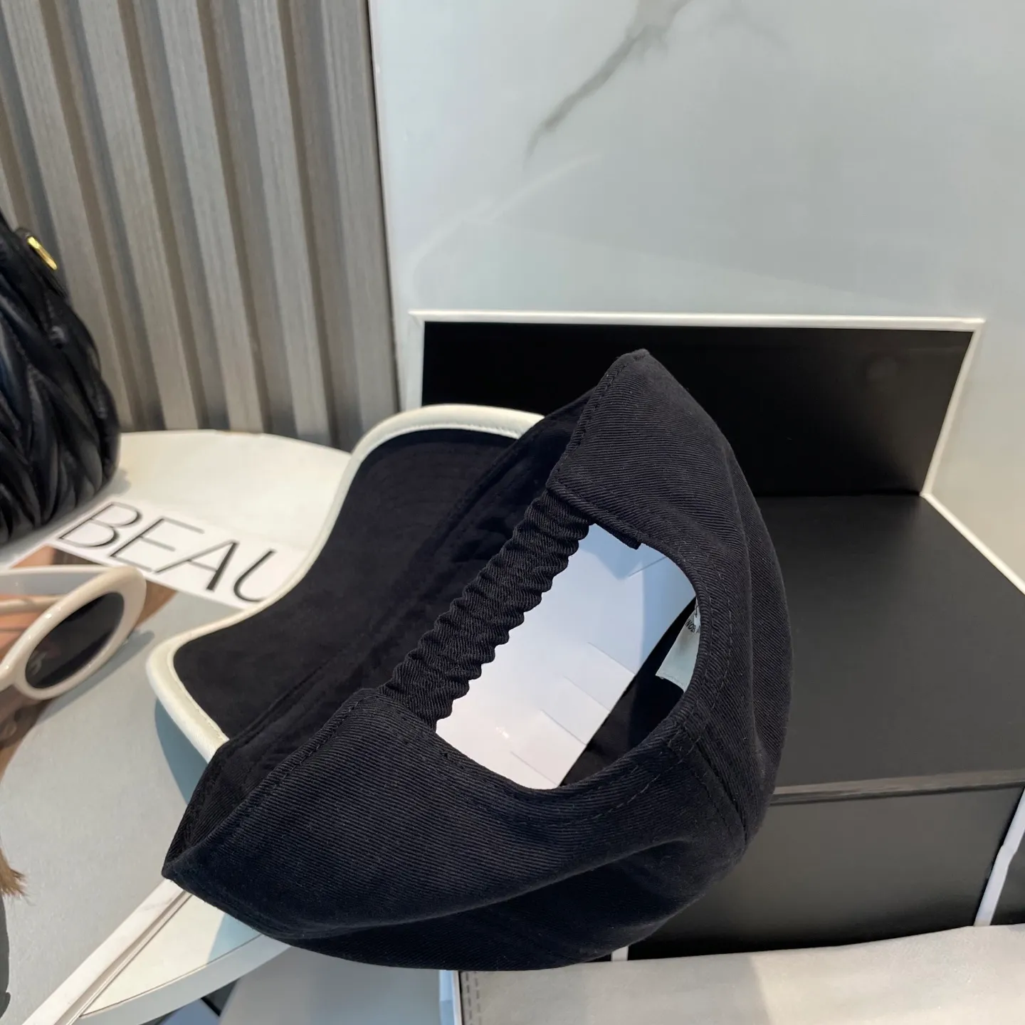 P60💛 Comes with dust bag. [Miumiu Miu Miu] New order style embroidered baseball cap🧢Big brand style is super easy to match, hurry up and get it!