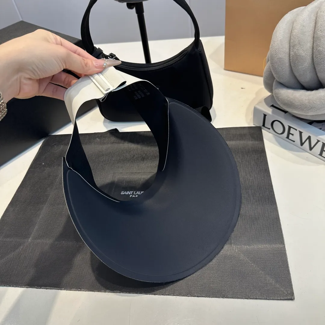 P60 miumiu💞 Summer Ice Silk Empty Hat. The Empty Sun Protection Hat does not delay the ponytail~ The ice silk fabric is practical and beautiful! The design of the large brim can effectively block ultraviolet rays. Multiple colors available.