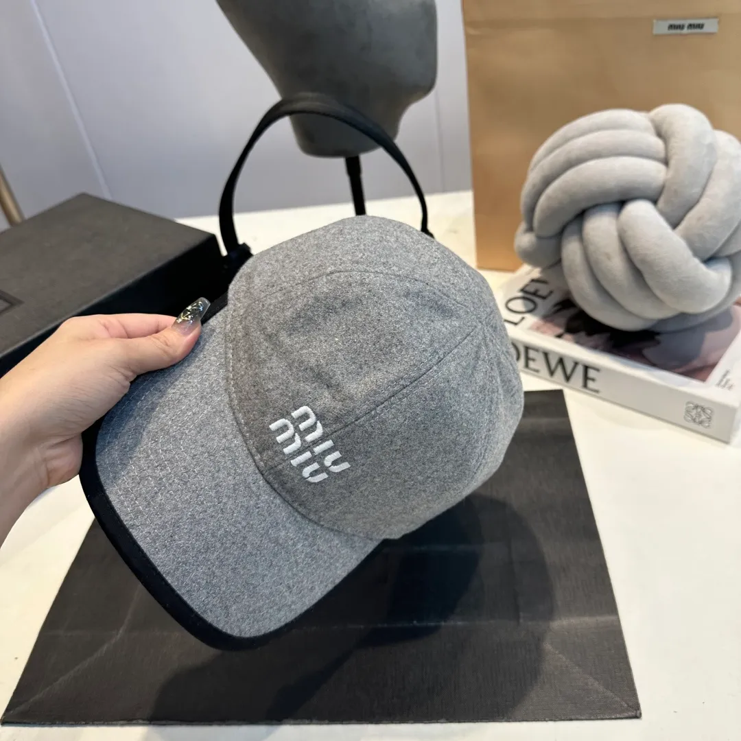 P70 miumiu new autumn and winter wool baseball cap, head circumference 57cm
