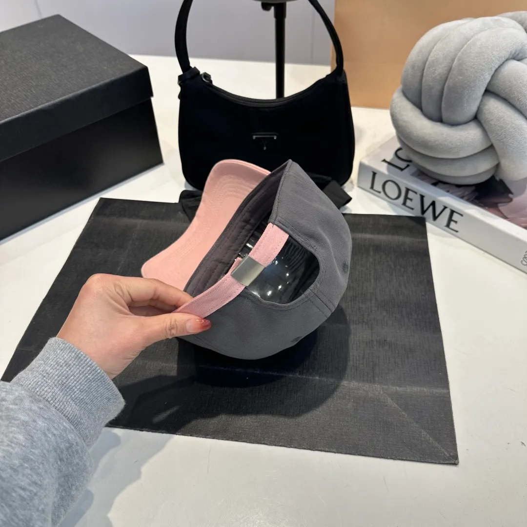 P56 miumiu original spring and summer new baseball cap, genuine mold-making and custom-made, the original workmanship is meticulous and the quality is superb!