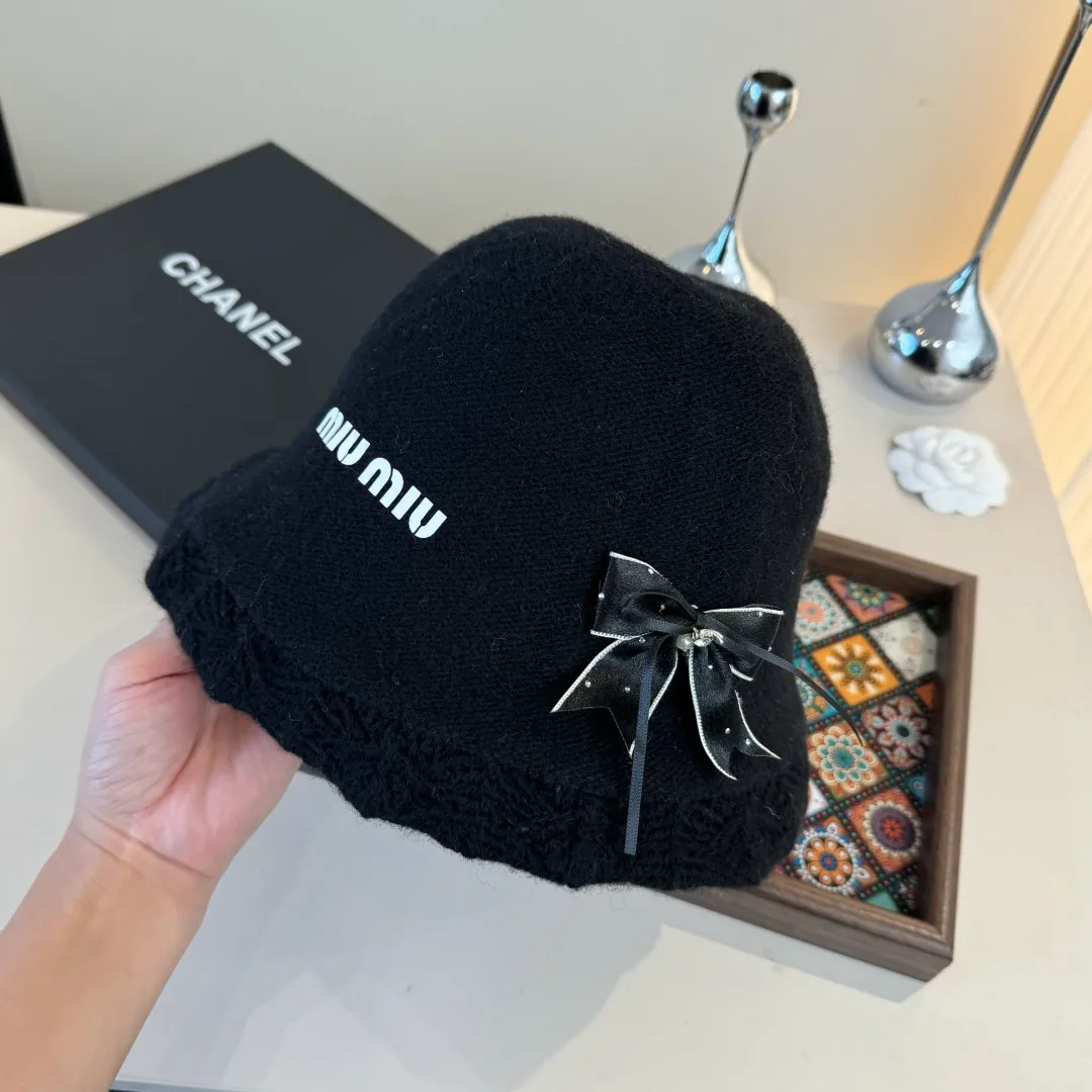 💰100¥ miumiu new hand-knitted hat, head circumference 57cm