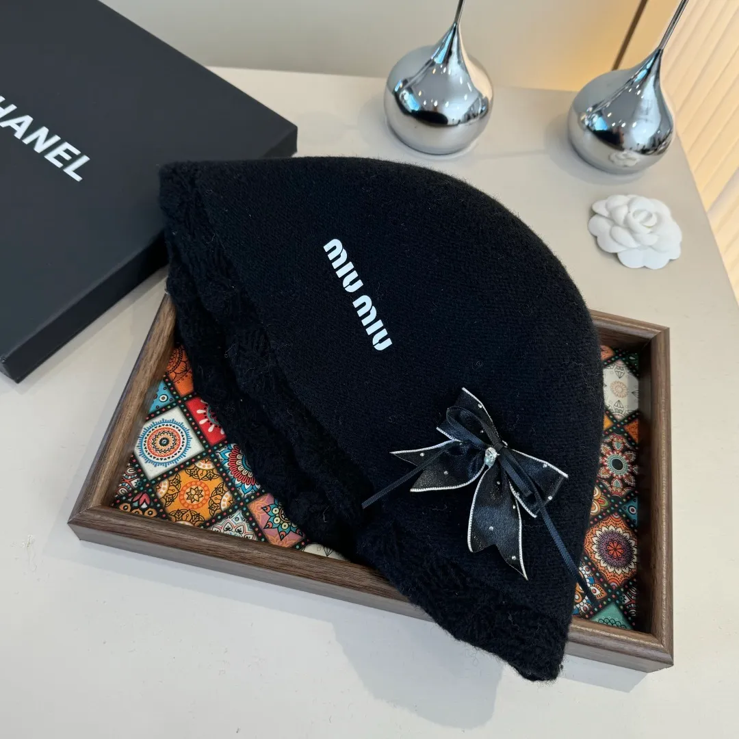 💰100¥ miumiu new hand-knitted hat, head circumference 57cm