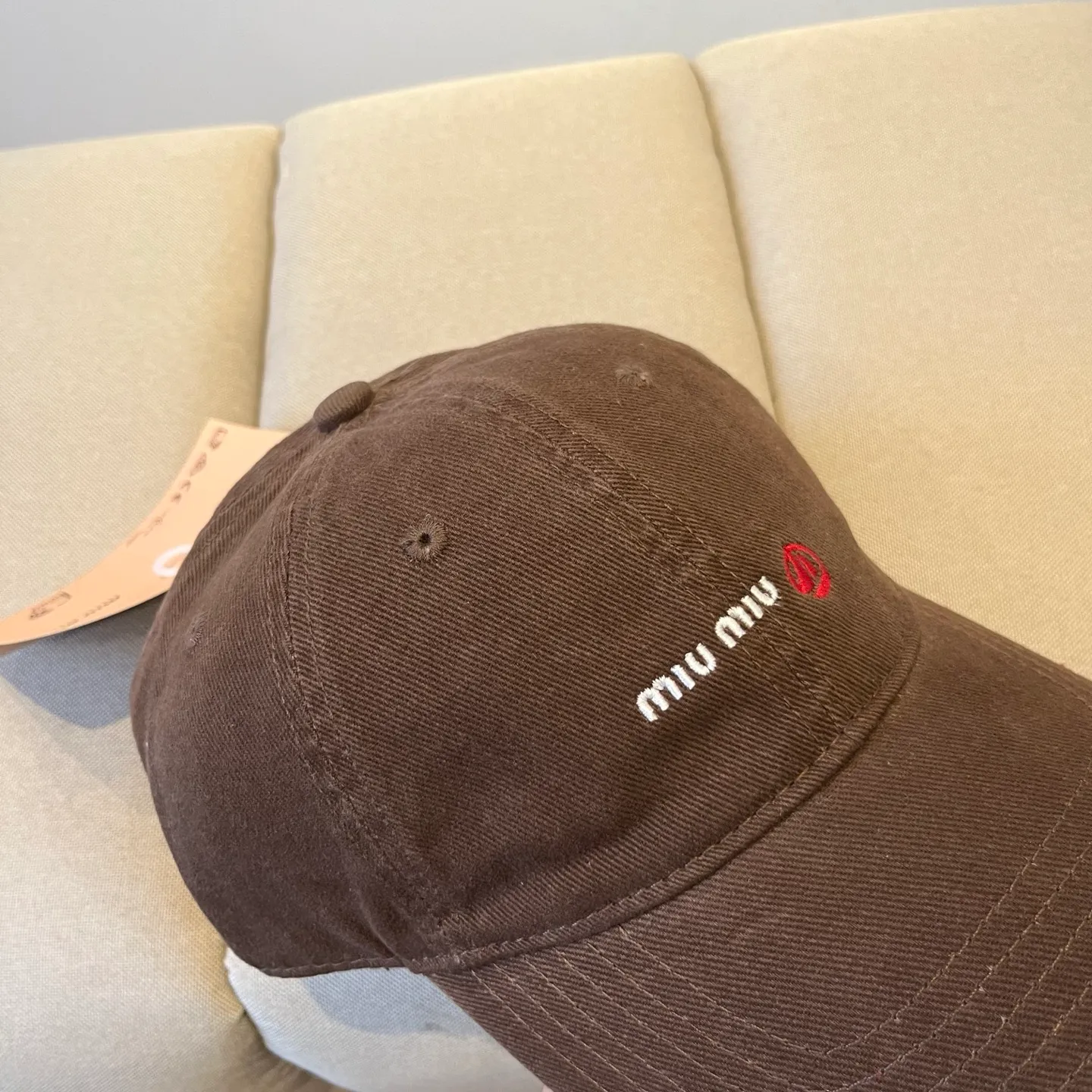 P60 miumiu original spring and summer new baseball cap, authentic mold-making and custom-made, the original workmanship is meticulous and the quality is superb!