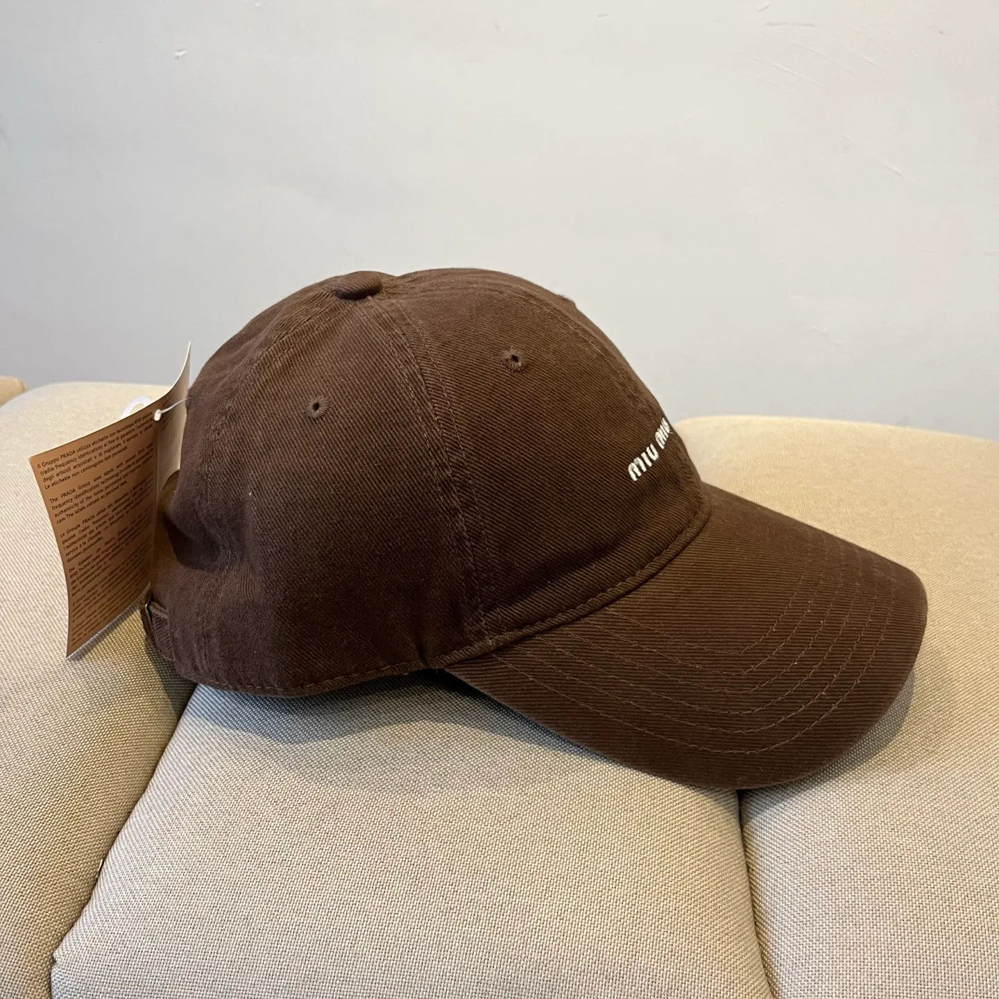P60 miumiu original spring and summer new baseball cap, authentic mold-making and custom-made, the original workmanship is meticulous and the quality is superb!