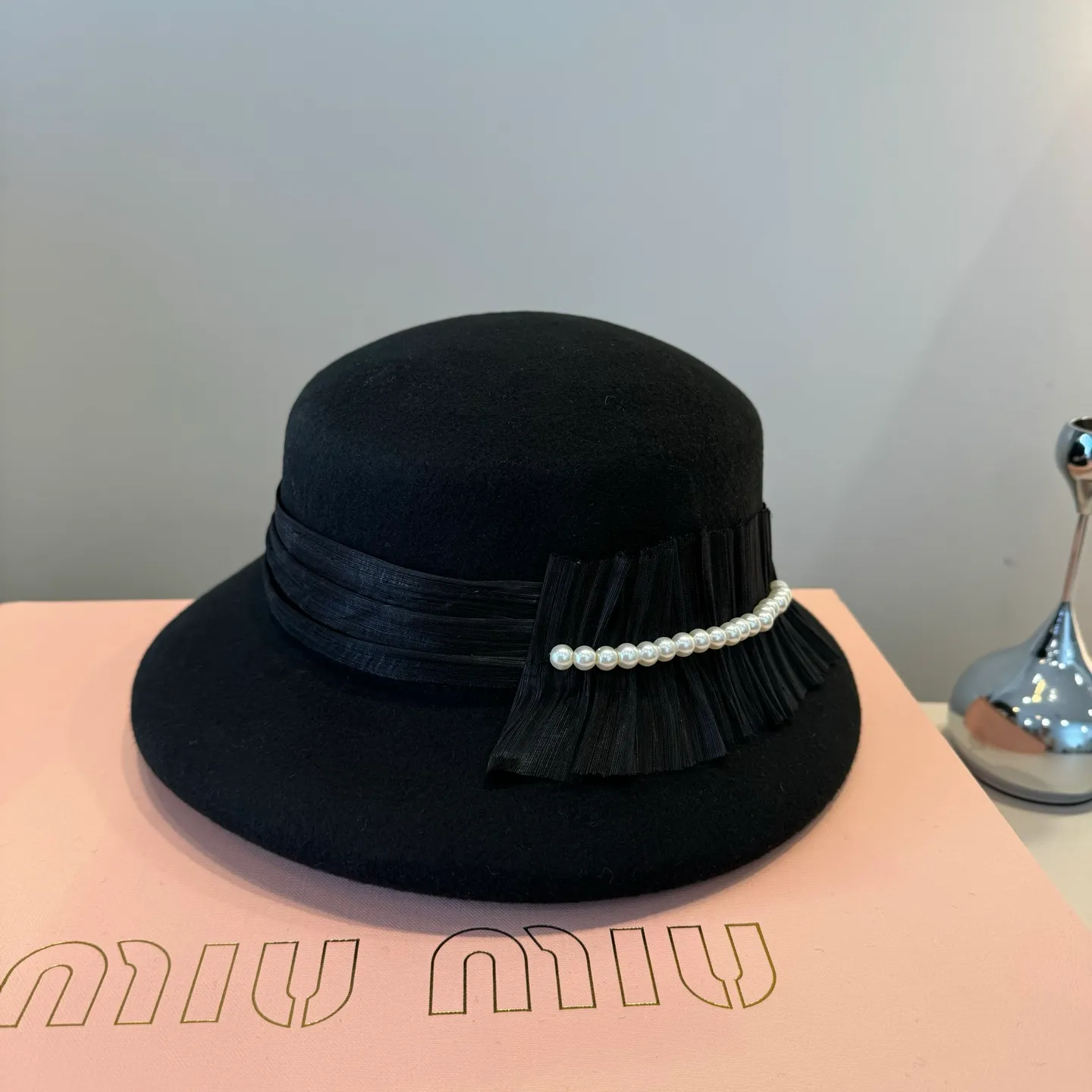 💰200¥ miumiu new autumn and winter wool basin hat, 100% wool fabric%, head circumference 57cm