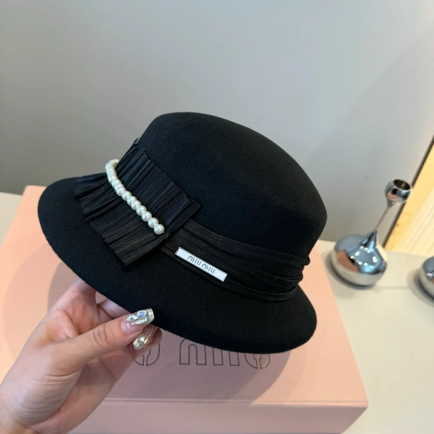 💰200¥ miumiu new autumn and winter wool basin hat, 100% wool fabric%, head circumference 57cm
