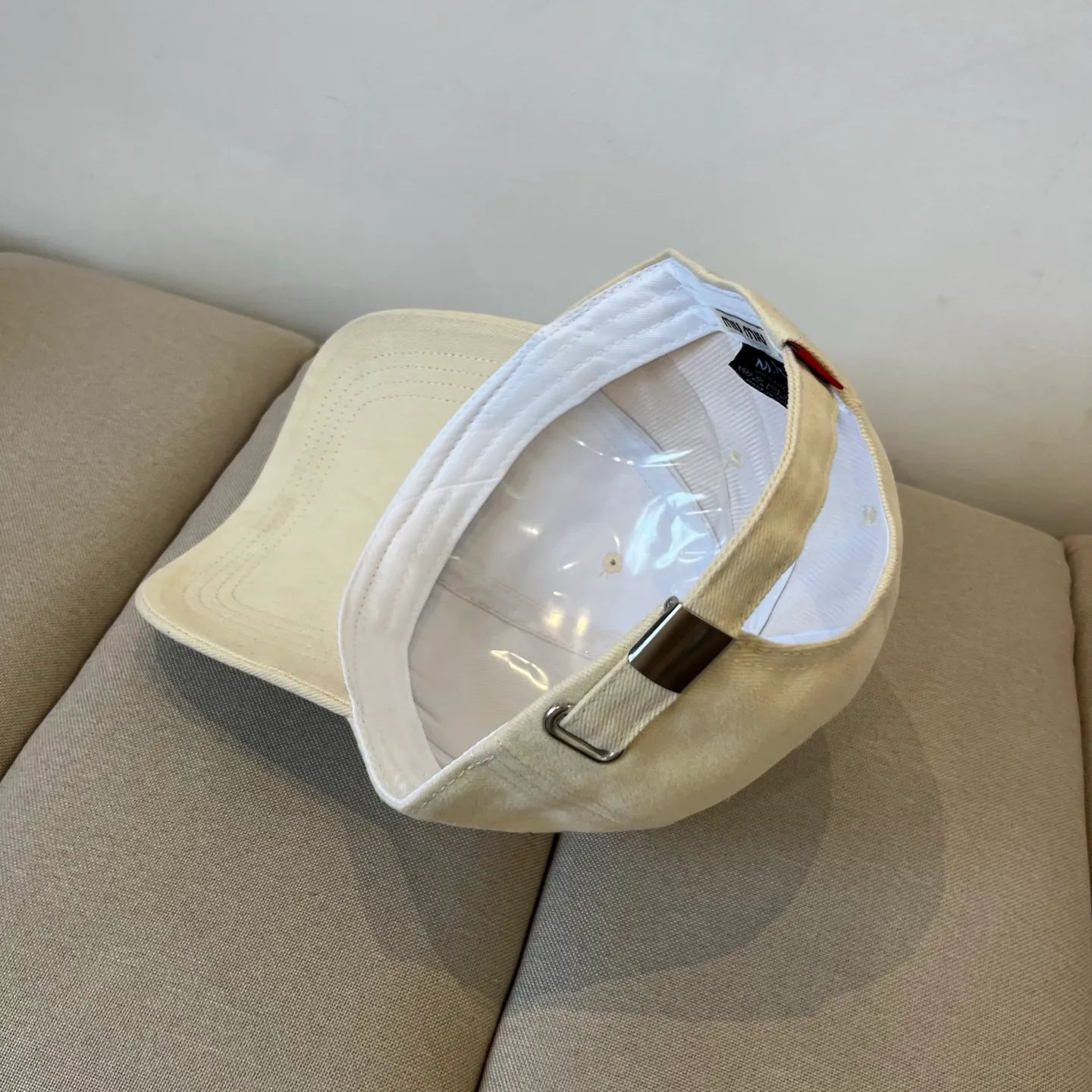 P70 miumiu original spring and summer new baseball cap, authentic mold-making and custom-made, the original workmanship is meticulous and the quality is superb!