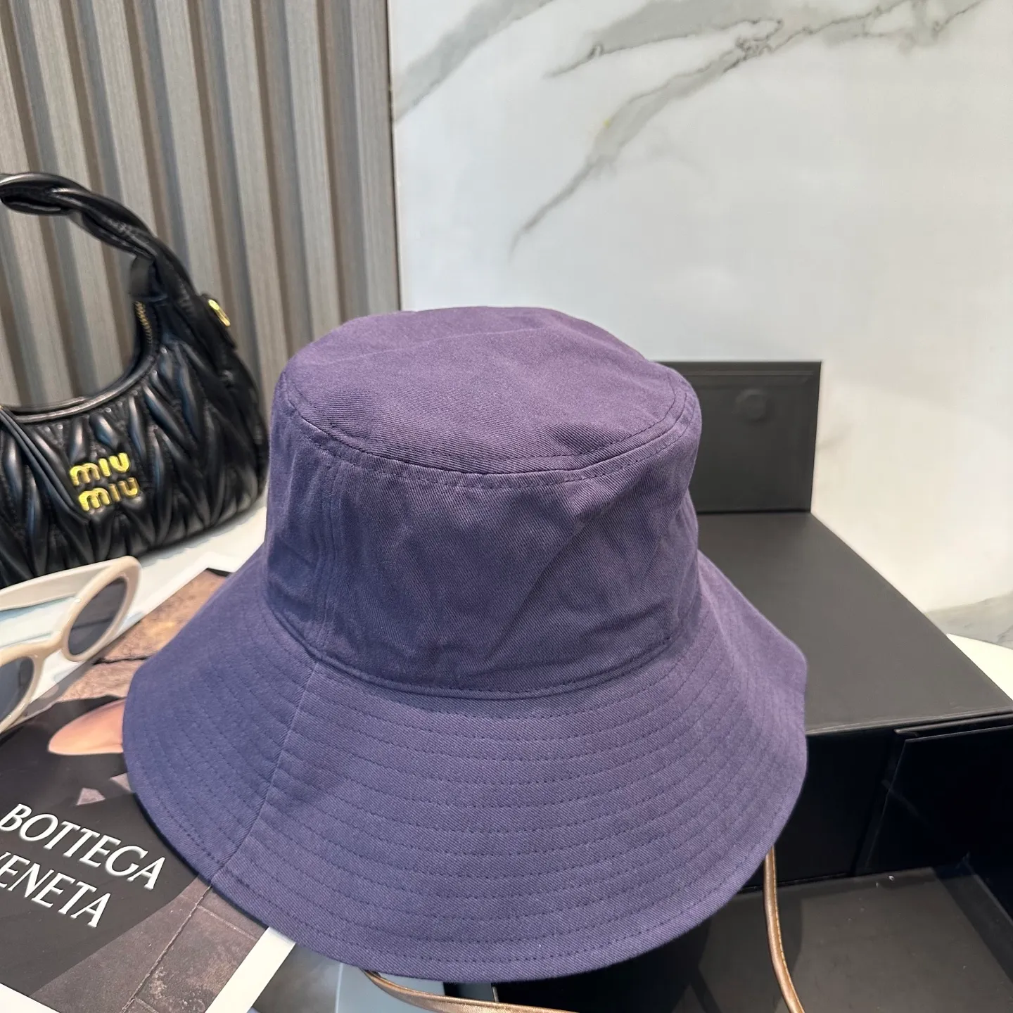 P64 MiuMiu Miu Miu's new fisherman hat | Large brim ~ Increased sun protection range, quality details are in place ~ Hats have always been an inseparable item in daily matching. The fisherman hat will never go out of style. This Miu family has always been loved by everyone. It is casual, versatile, sun-protective and comfortable. It feels very soft but does not affect its shape at all. ​