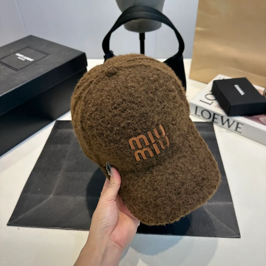 P56 Miumiu Miumiu new order style embroidered baseball cap🧢Big brand style is super easy to match, get it now!