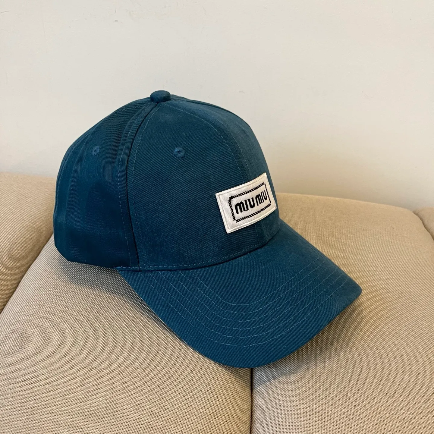 P66 miumiu original spring and summer new baseball cap, authentic mold-making and custom-made, the original workmanship is meticulous and the quality is superb!