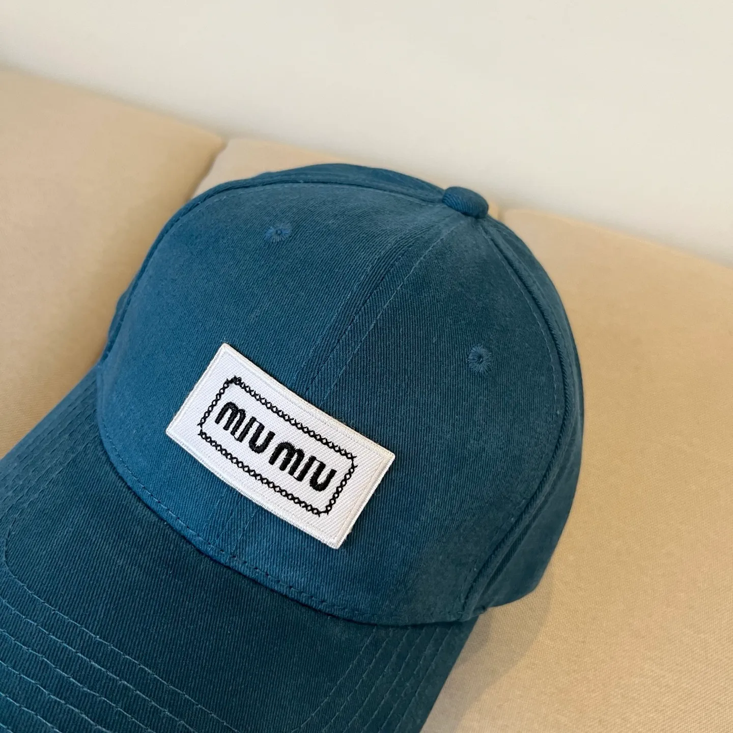 P66 miumiu original spring and summer new baseball cap, authentic mold-making and custom-made, the original workmanship is meticulous and the quality is superb!
