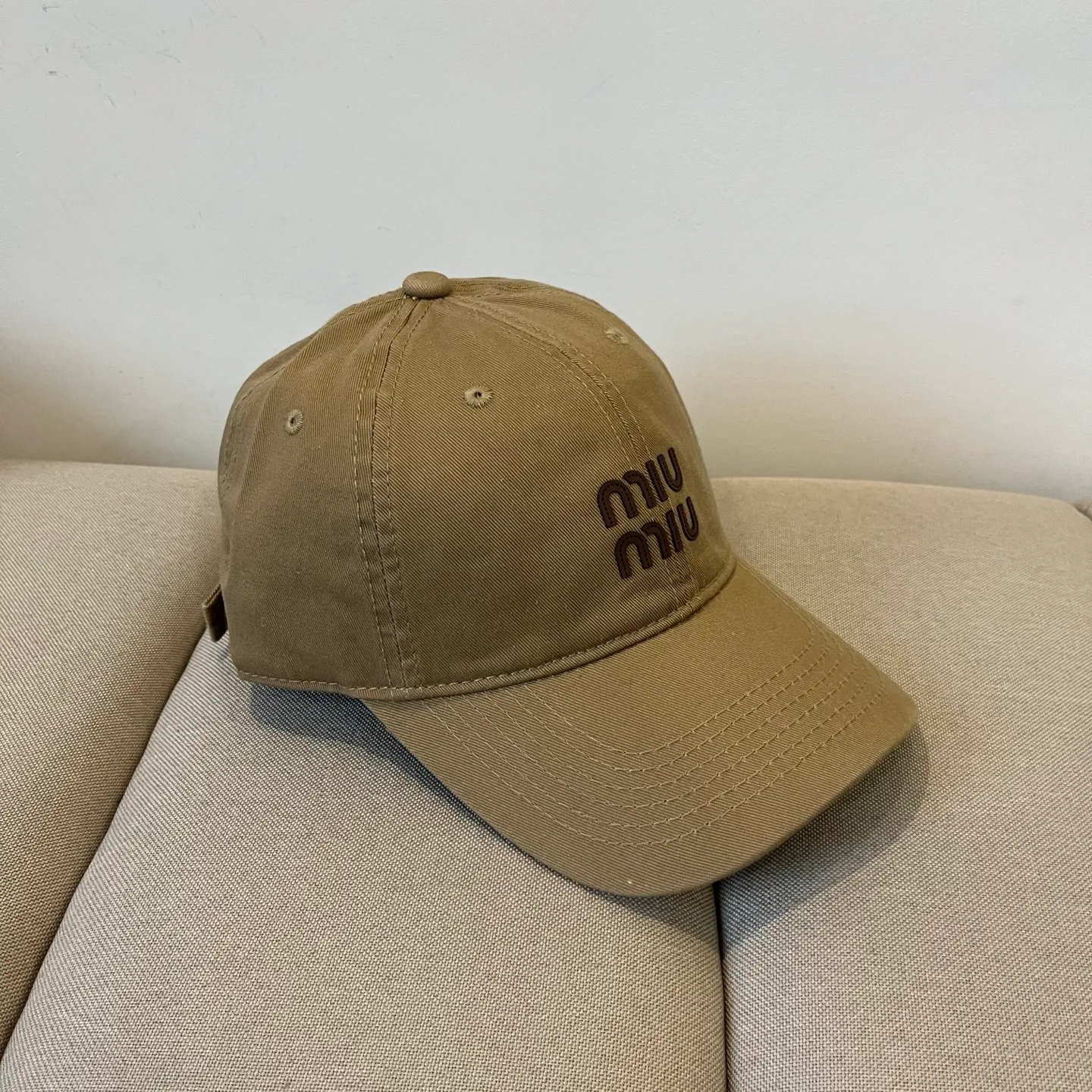 P54 miumiu original spring and summer new baseball cap, authentic mold customization, original workmanship is meticulous and the quality is superb!