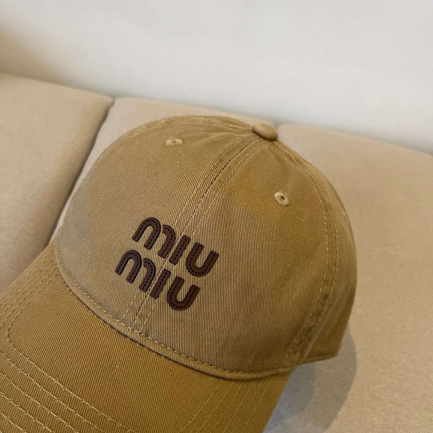 P54 miumiu original spring and summer new baseball cap, authentic mold customization, original workmanship is meticulous and the quality is superb!