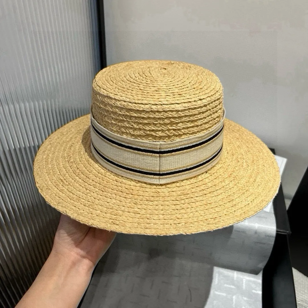 💰230¥ Miumiu raffia flat hat, new model in the store, buy it and cherish it, sell one less, the head circumference can be adjusted, details to come