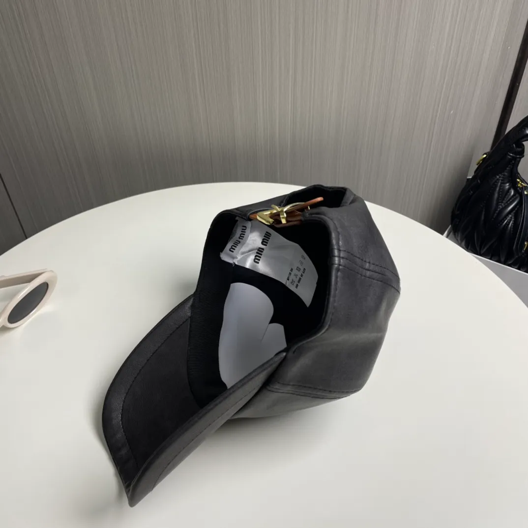 P66 comes with a cloth bag, miumiu new autumn and winter new original baseball cap, full of retro charm, 1:1 mold customization, excellent quality, basic head circumference 56, adjustable.