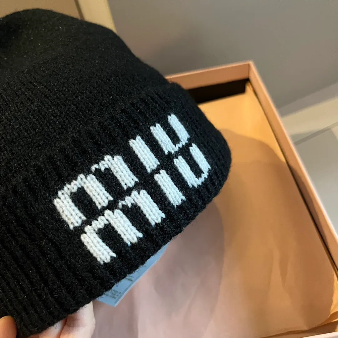 💰60¥ miumiu Miu Miu counter new knitted woolen hat