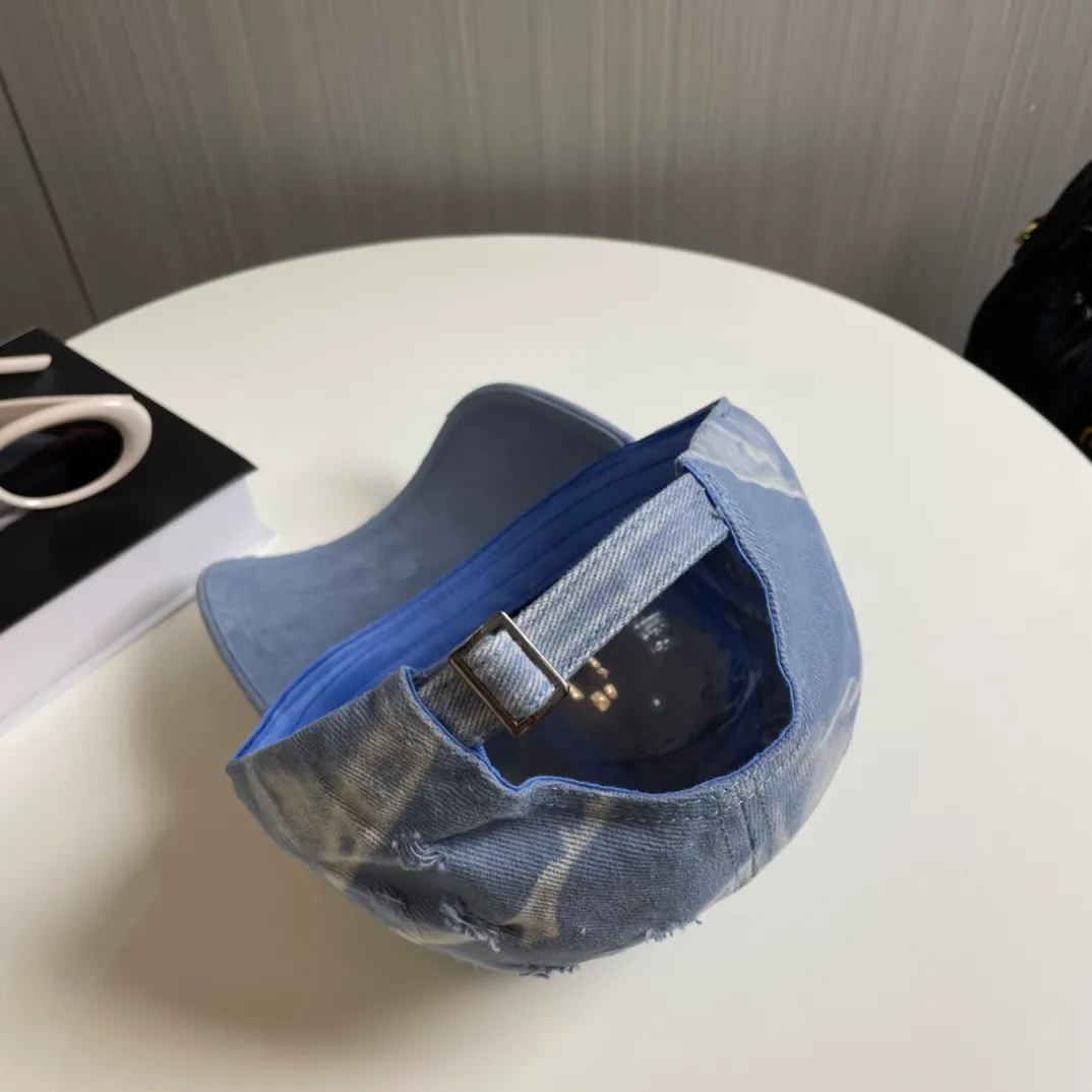 P70 miumiu new solid color baseball cap, the hottest color at the moment - full of street style! Trendy and versatile, Xiaohongshu grows grass, poison, get your boyfriend, and cool together