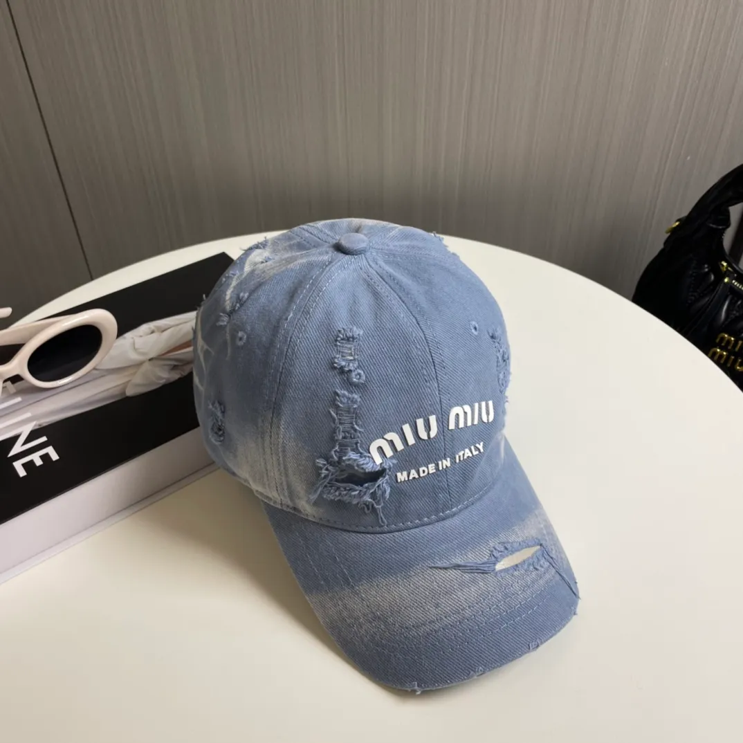 P70 miumiu new solid color baseball cap, the hottest color at the moment - full of street style! Trendy and versatile, Xiaohongshu grows grass, poison, get your boyfriend, and cool together